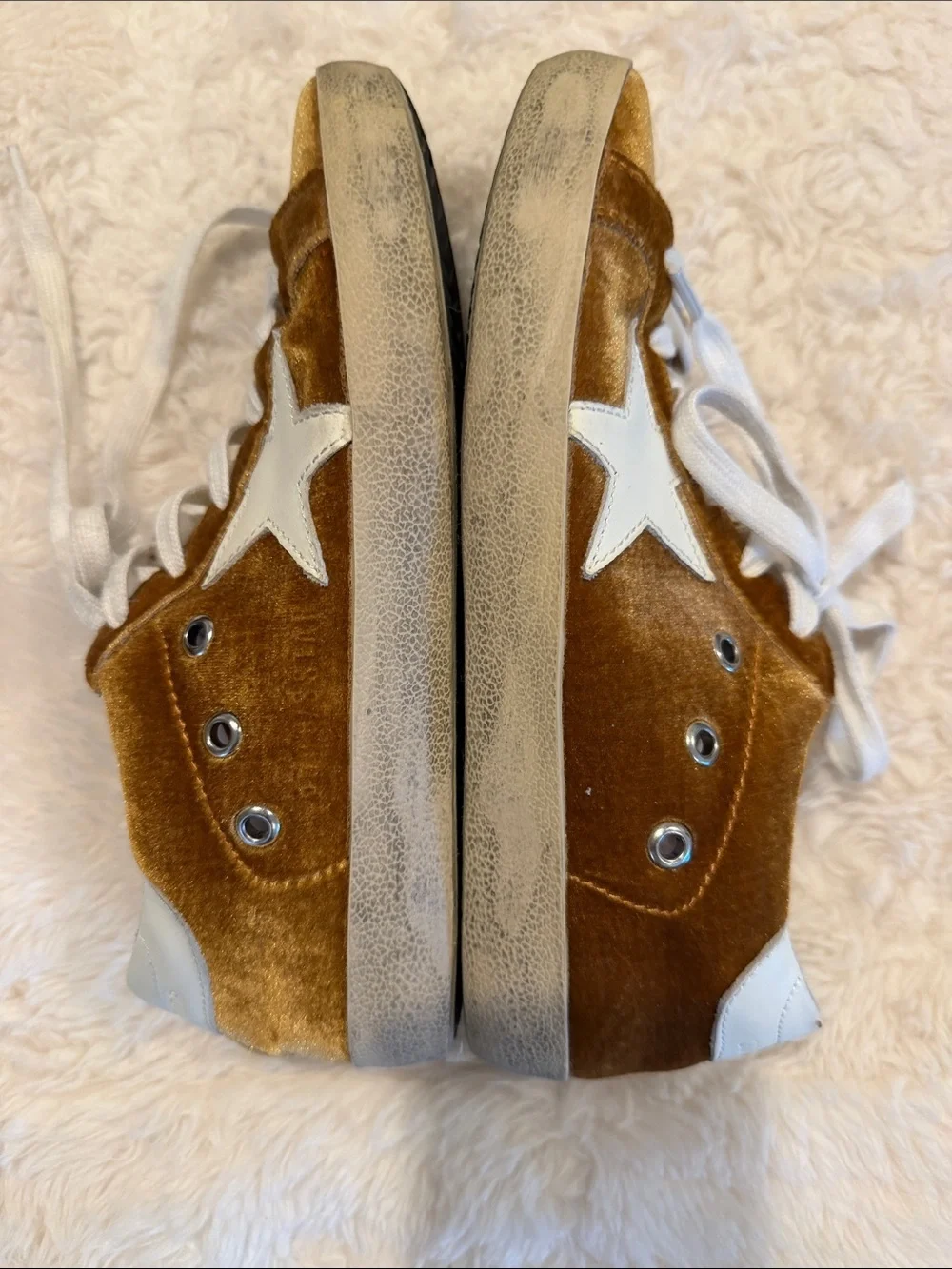 Golden Goose Women’s Gold Velvet Sneakers EUC EU size 38 US 7.5 / 8